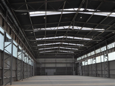 Obiekt produkcyjno - magazynowy z suwnicami