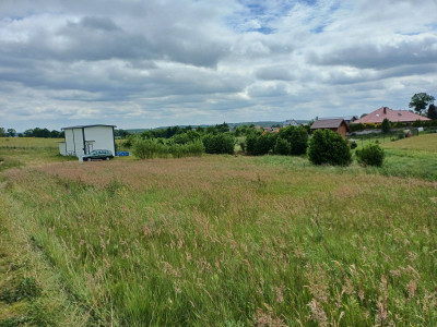 Działka budowlana z pozwoleniem na budowę - Kamela