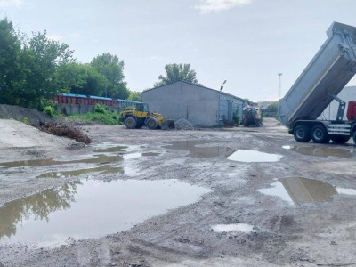 Teren przemysłowy wraz z zabudowaniami