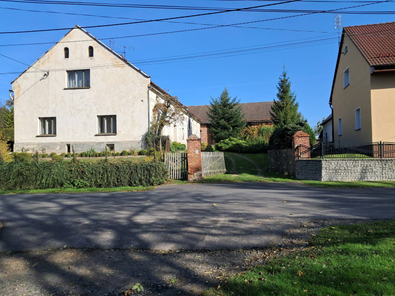 Sprzedam nieruchomość rolną wraz z istniejącymi budynkami