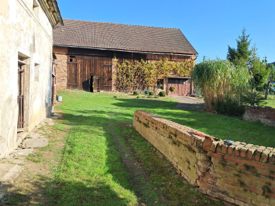 Sprzedam nieruchomość rolną wraz z istniejącymi budynkami