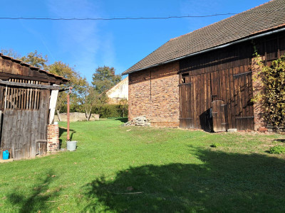 Sprzedam nieruchomość rolną wraz z istniejącymi budynkami