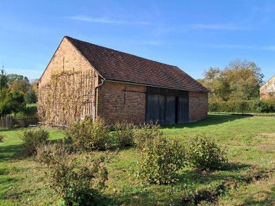 Sprzedam nieruchomość rolną wraz z istniejącymi budynkami