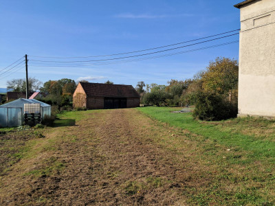 Sprzedam nieruchomość rolną wraz z istniejącymi budynkami