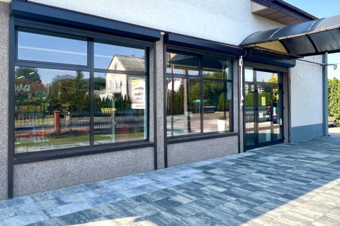 Lokal użytkowy / hala do wynajęcia – 570 m² (pow. sprzedażowa 450 m²) z rampą i parkingiem – 10 km od Ciechanowa”