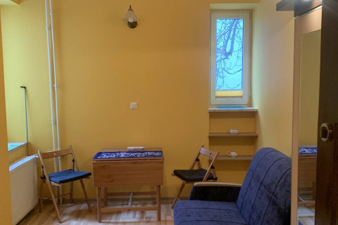 Hit: Cena pokoju standard kawalerki, osobne wejście, METRO