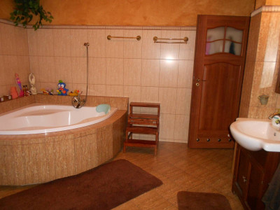 DOM 240m2 z fotowoltaiką, piwnicą i ogrodem zimowym. Działka 1250m2