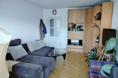 wynajmę najchętniej studentom 2 pokoje z kuchnią przy stacji metra Słodowiec.