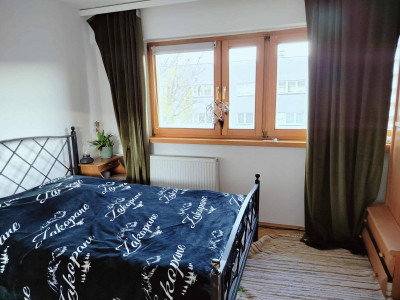 wynajmę najchętniej studentom 2 pokoje z kuchnią przy stacji metra Słodowiec.