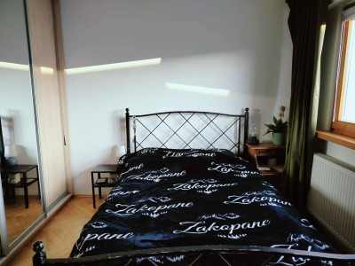 wynajmę najchętniej studentom 2 pokoje z kuchnią przy stacji metra Słodowiec.