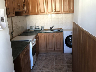 wynajmę najchętniej studentom 2 pokoje z kuchnią przy stacji metra Słodowiec.