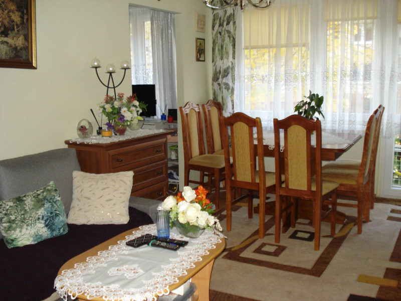 Bardzo dobra lokalizacja! Zadbane, do wprowadzenia się!