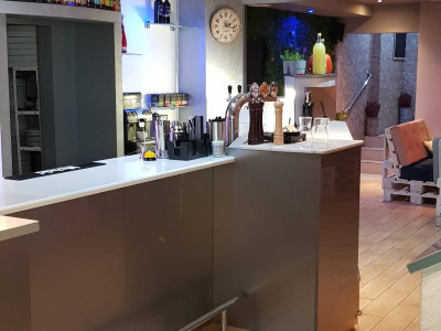 BUDYNEK HANDLOWO-USŁUGOWY  1600M2   2500ZŁ za 1m2