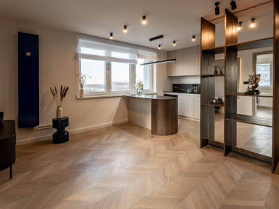 Wyjątkowy widok - centrum Warszawy, po remoncie w 2024 r., z balkonem