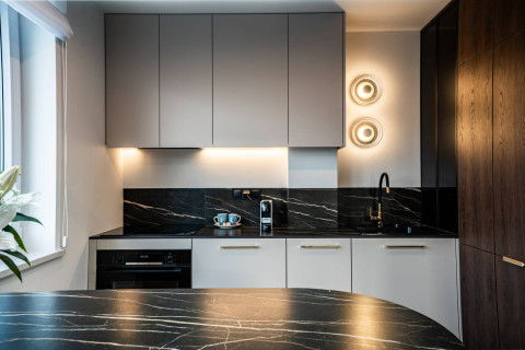 Wyjątkowy widok - centrum Warszawy, po remoncie w 2024 r., z balkonem