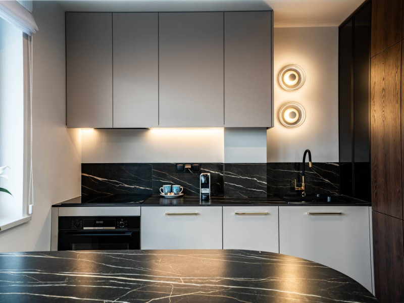 Wyjątkowy widok - centrum Warszawy, po remoncie w 2024 r., z balkonem