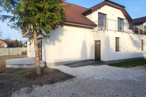 Duży dom na wynajem Kobyłka