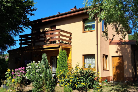 Dom pietrowy wolnostojacy