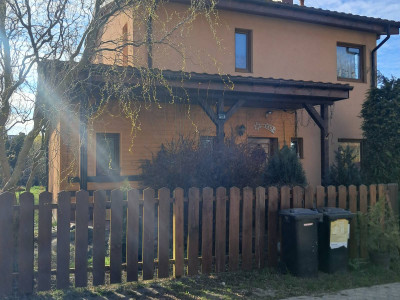 Dom pietrowy wolnostojacy