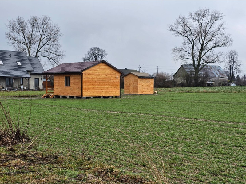 Działka wraz z domkiem.