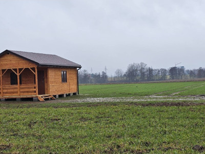 Działka wraz z domkiem.