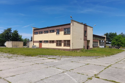 Nieruchomość gruntowa zabudowaną budynkami produkcyjno-magazynowymi z częścią administracyjną