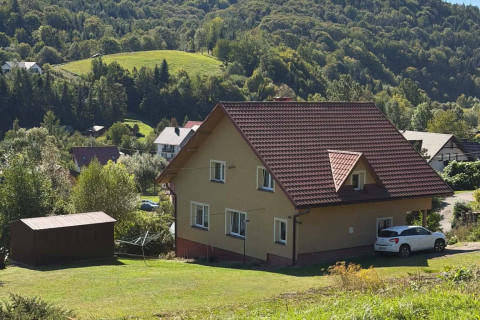Dom z widokiem na Jezioro Solińskie – Wołkowyja, gmina Solina
