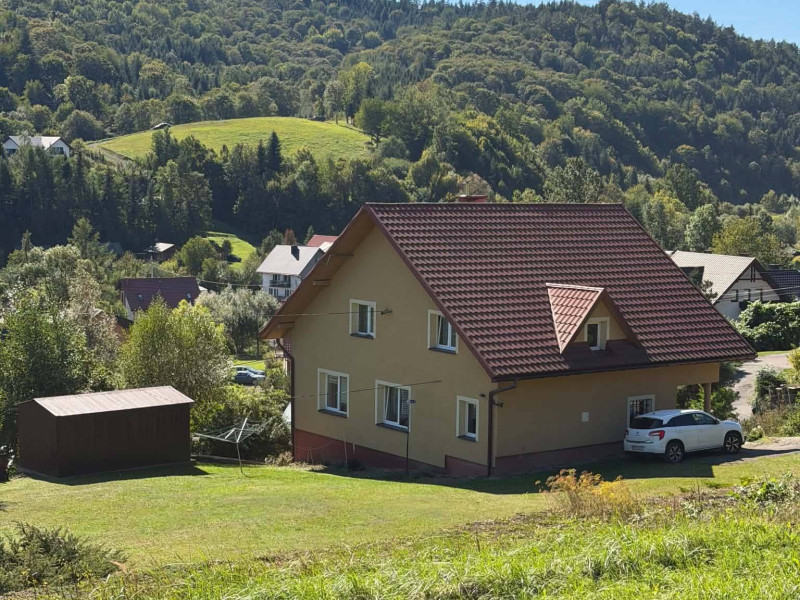 Dom z widokiem na Jezioro Solińskie – Wołkowyja, gmina Solina