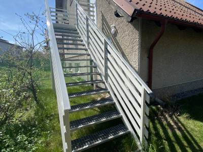 Mieszkanie 80 m², osobne wejście, tarasy, ogródek i parking – 800 m od morza