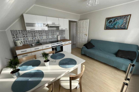 Mieszkanie 80 m², osobne wejście, tarasy, ogródek i parking – 800 m od morza