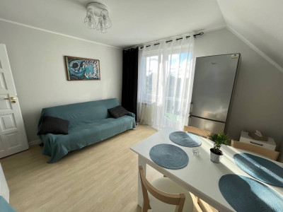 Mieszkanie 80 m², osobne wejście, tarasy, ogródek i parking – 800 m od morza