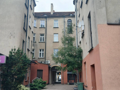 Sprzedam kamienicę i budynek biurowy