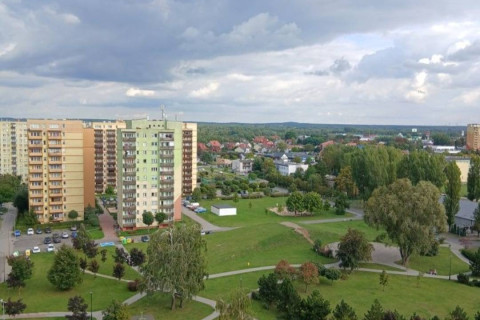 Kawalerka z balonem piękny widok na miasto