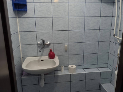 NA SPRZEDAŻ PRZESTRONNE, W PEŁNI WYPOSAŻONE MIESZKANIE – DOMANIKÓW, GMINA CHODÓW
